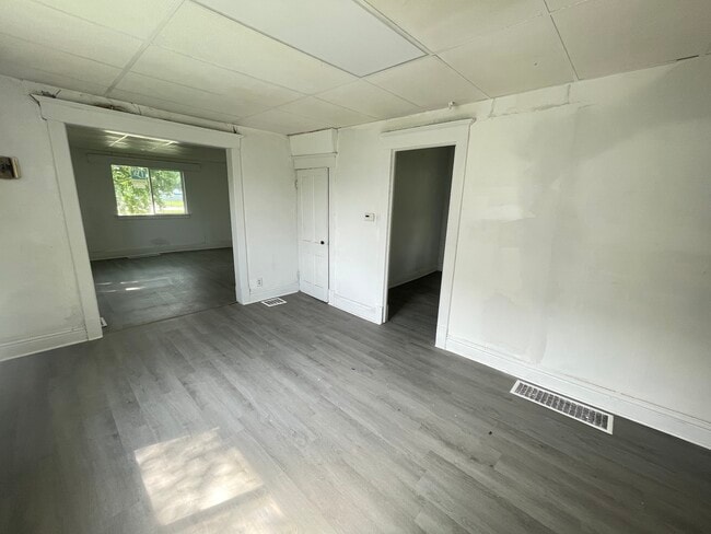 Building Photo - 513 Cunningham Ave