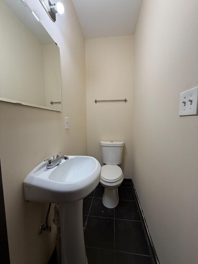 Building Photo - 1911 N Gratz St