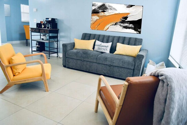 Building Photo - 4211 NE 13th Ave