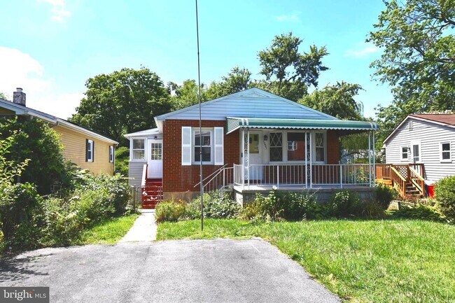 Building Photo - 1005 Woodsdale Rd