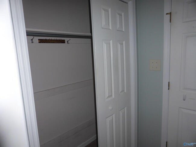 Building Photo - 2503 Jarvis St SW