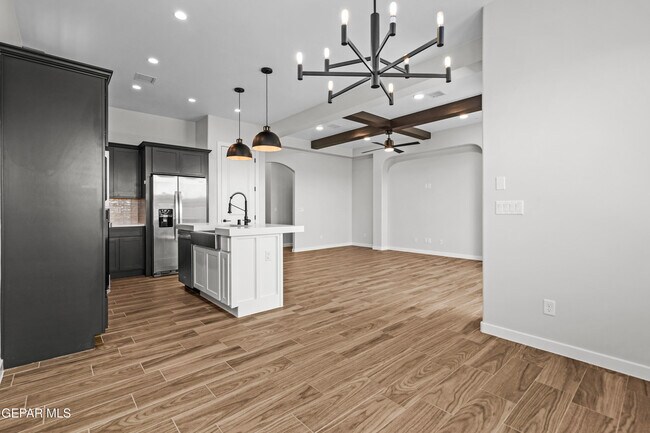 Building Photo - 13992 Margaret Ponce Ave