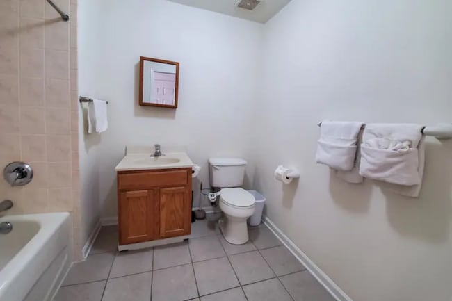 Building Photo - 889 Green St