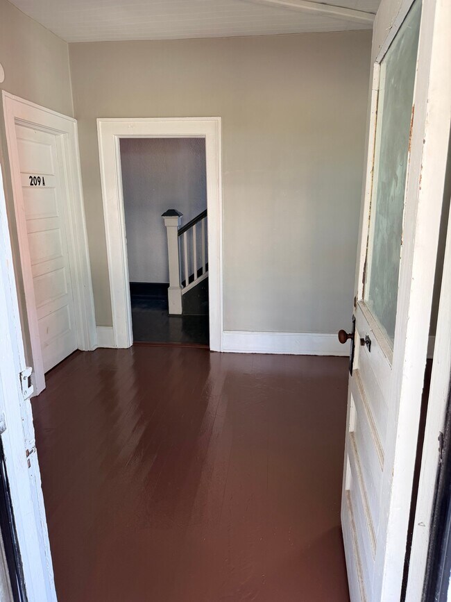 Building Photo - 209 E Capitola Ave