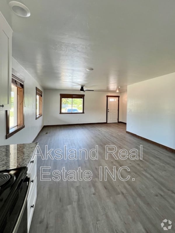 Building Photo - 908 Roosevelt Ave