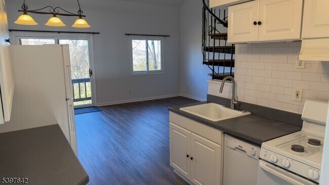 Building Photo - 1 Snowbird Ct