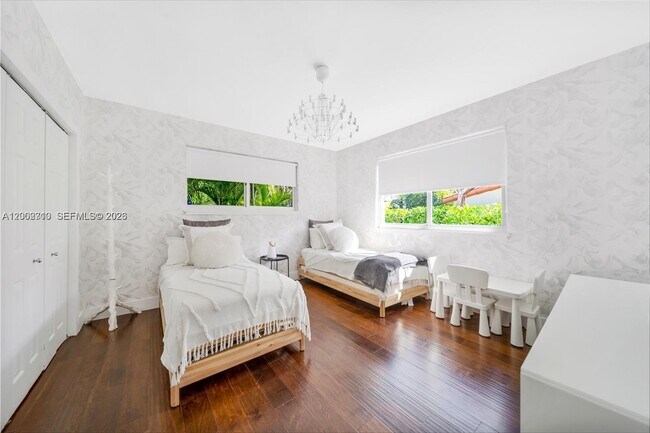 Building Photo - 3531 SW 1st Ave