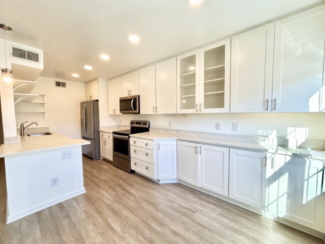 Building Photo - Gorgeous Updated Condo In Virginia Beach!