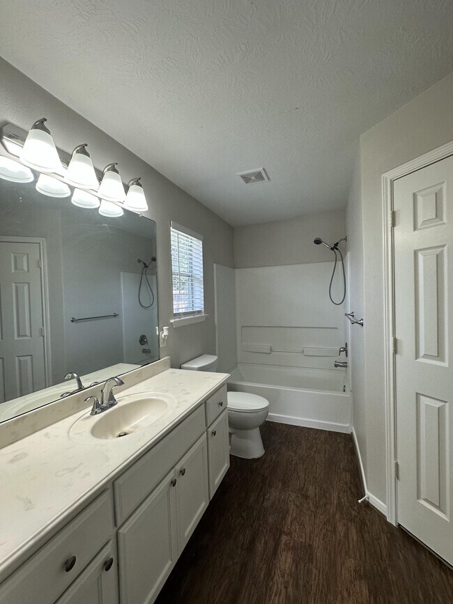 Building Photo - 1034 Junction Ct