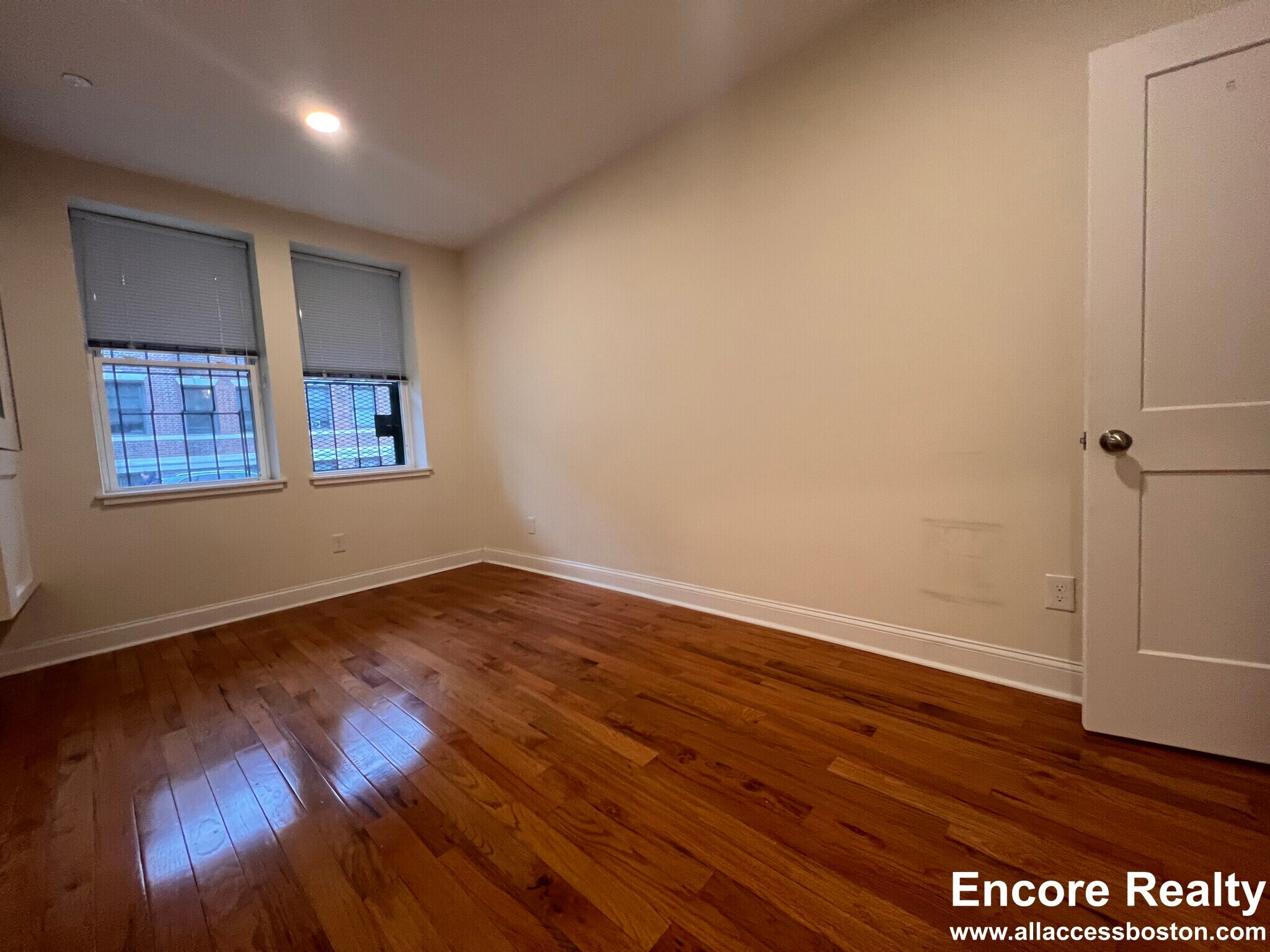 Building Photo - 123 Sutherland Rd