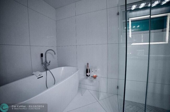 Building Photo - 327 Lancaster St