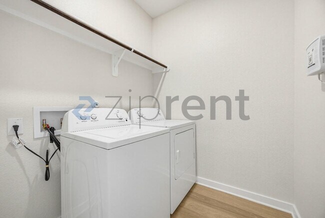 Building Photo - Unit