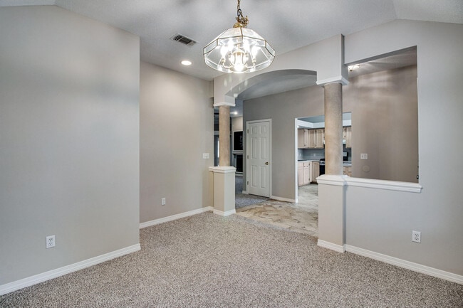 Building Photo - 404 Ridge Wood Cir