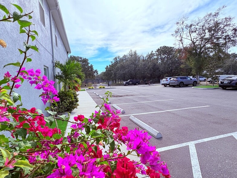Building Photo - 1801 W Sligh Ave