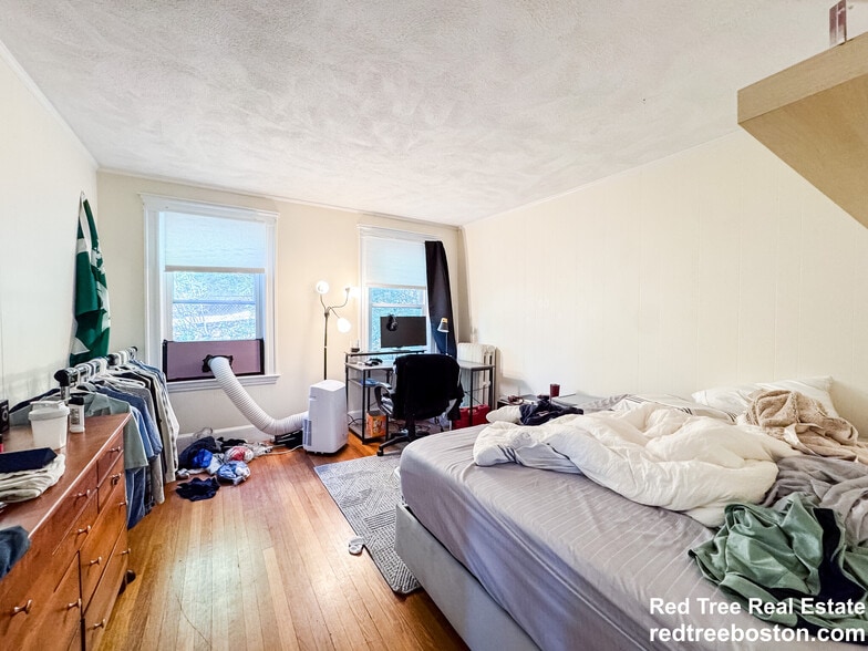 Unit 1 - 28 Manet Rd