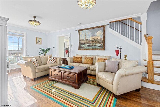 Building Photo - 104 S Oakland Ave