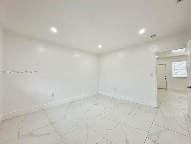 Building Photo - 62 NE 78th St