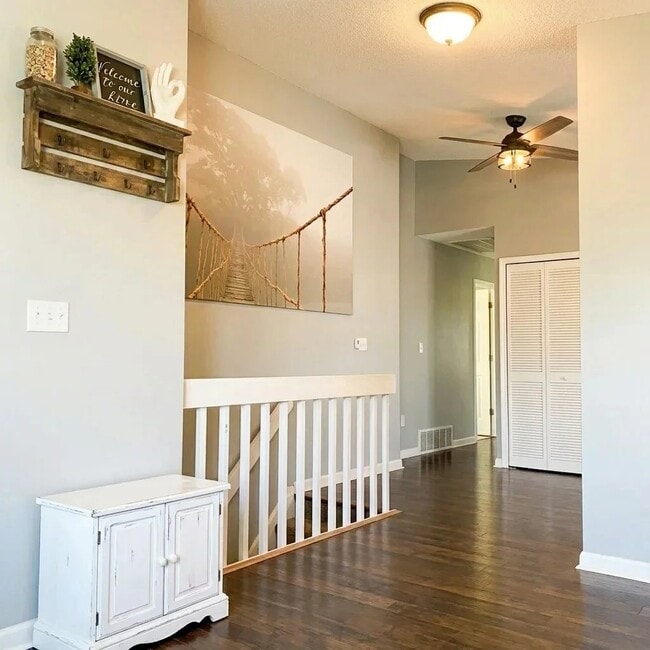 Building Photo - 6435 Chantilly Pl