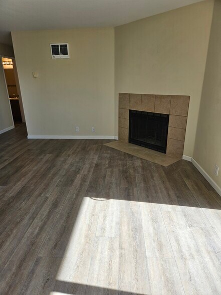 Building Photo - 225 W El Norte Pky