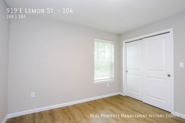 Building Photo - 919 E Lemon St