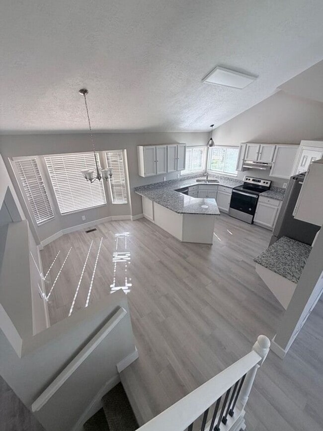 Building Photo - WEST JORDAN 5 BED, 4 BATH HOME