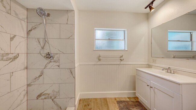 Building Photo - Completely Remodeled Home With Stunning Ri...