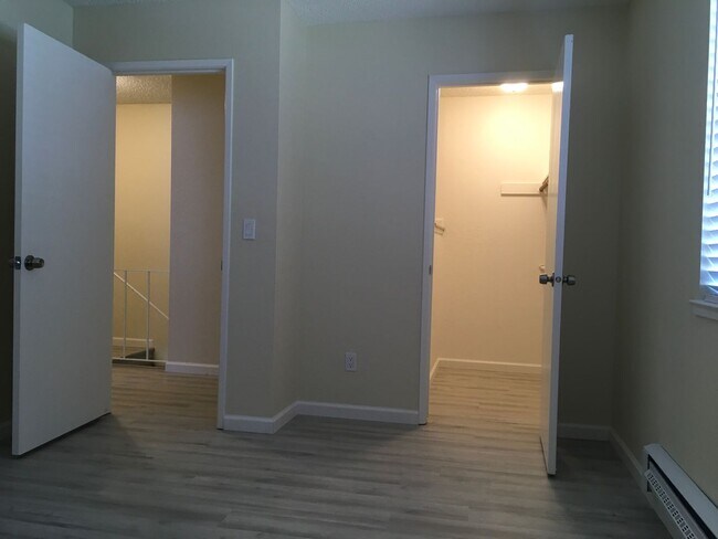Building Photo - MOVE IN SPECIAL - 1/2 OFF THE 1ST MONTH RE...
