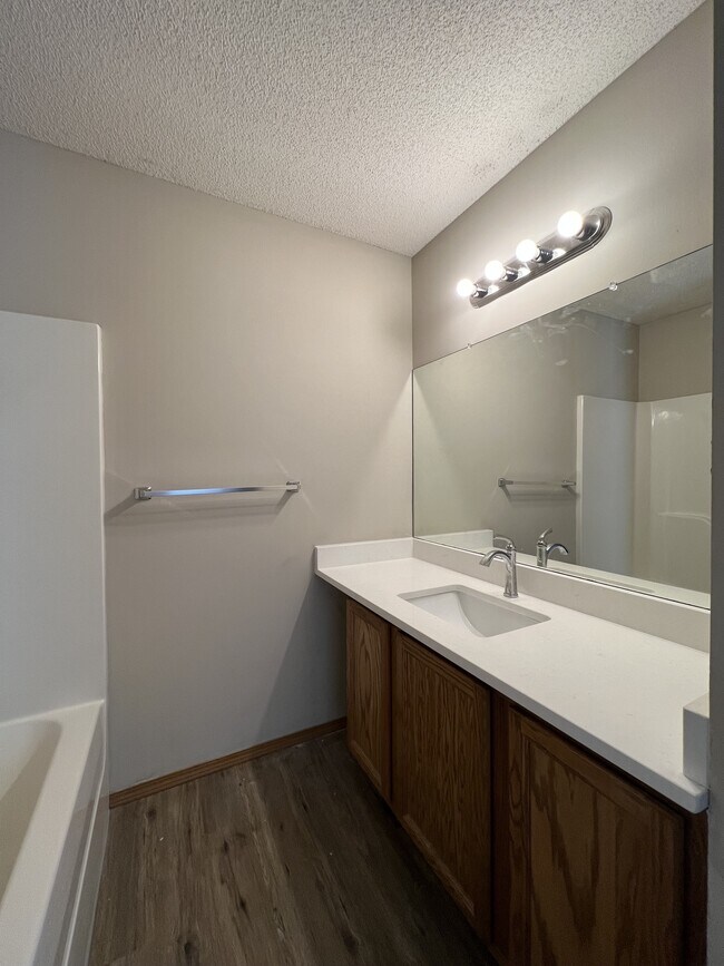 Building Photo - 2619 E Conquest St