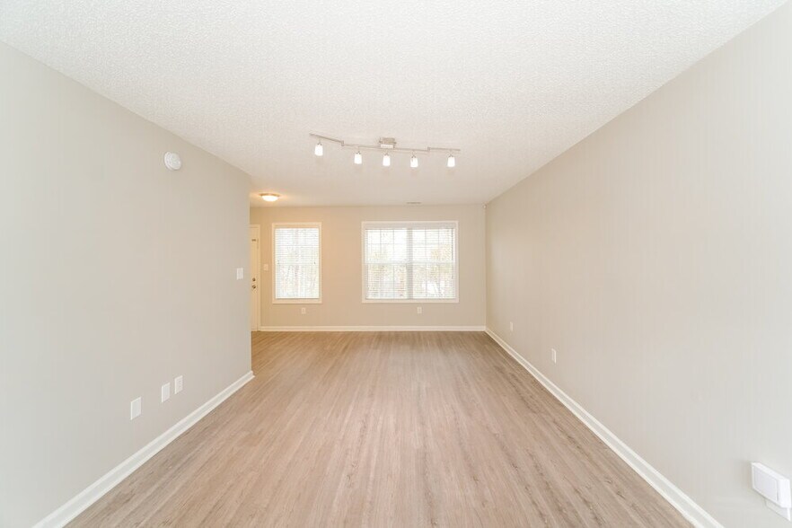 Building Photo - 2150 Ivy Ln