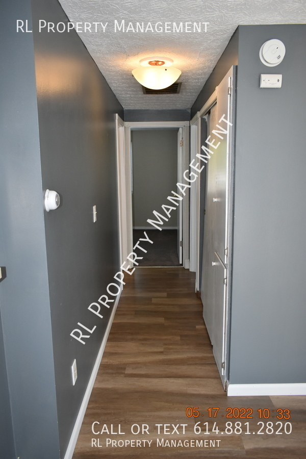 Building Photo - Cozy 2 Bedroom 1 Bathroom 2nd Floor Condo ...