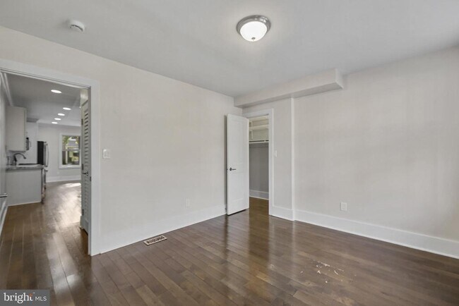 Building Photo - 1100 Holbrook Terrace NE