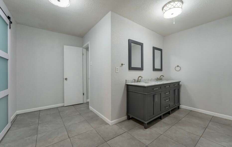 Building Photo - 5723 Bogart Dr