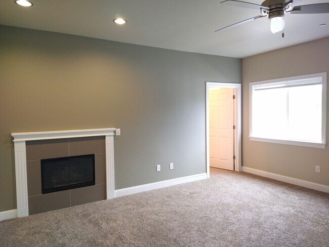 Building Photo - Stunning Luxury Townhome – 3 Bedroom, 2.5 Bath – Modern Comfort & Style