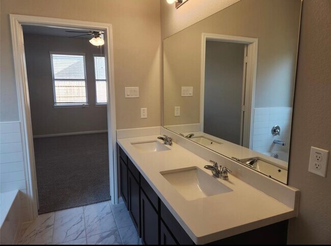 Building Photo - 9411 Hard Rock Rd