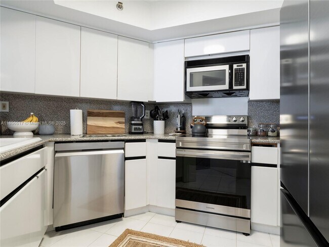 Building Photo - 6767 Collins Ave