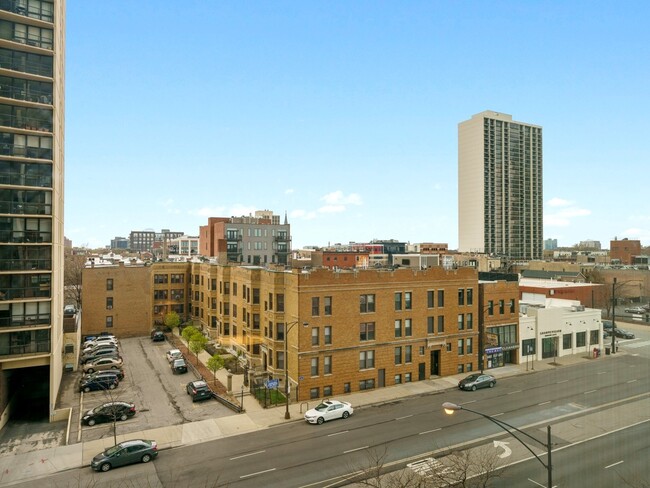 Building Photo - 1560 N Sandburg Terrace