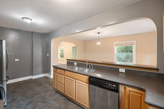 Building Photo - Beautiful Home in Trinity Park