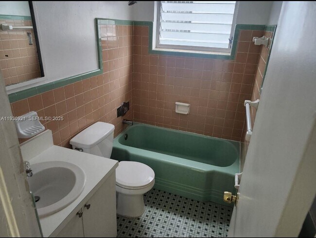 Building Photo - 501 77th St