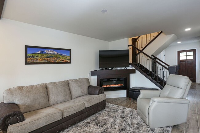 Building Photo - Updated Baldy Breckenridge Townhome! Year ...