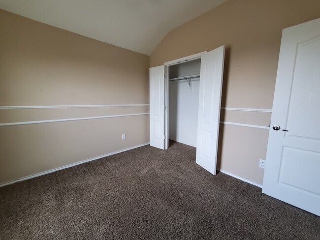 Building Photo - 627 Magnolia Ln