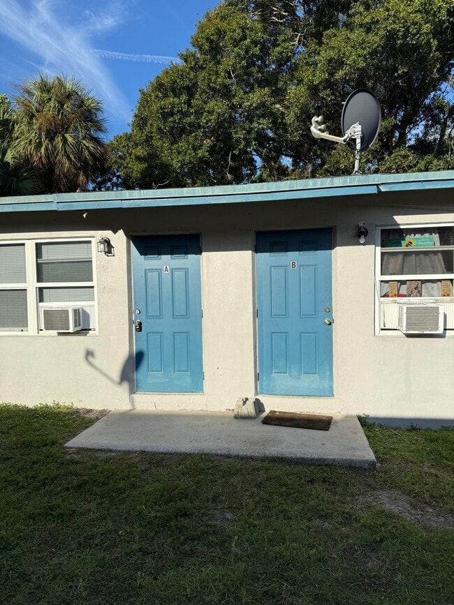 Building Photo - 1913 Delaware Ave