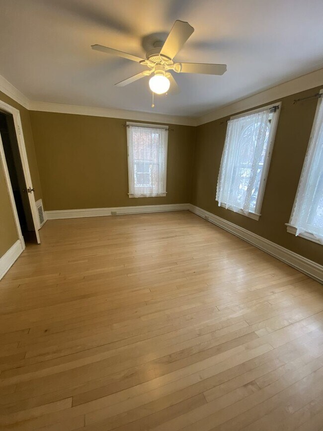 Building Photo - 125 N 9th Ave E