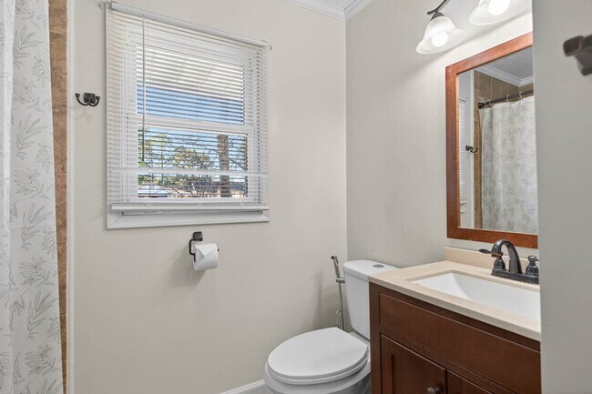 Building Photo - 32 Warren Dr