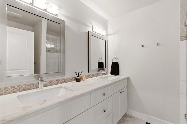 Building Photo - 8372 E San Salvador Dr