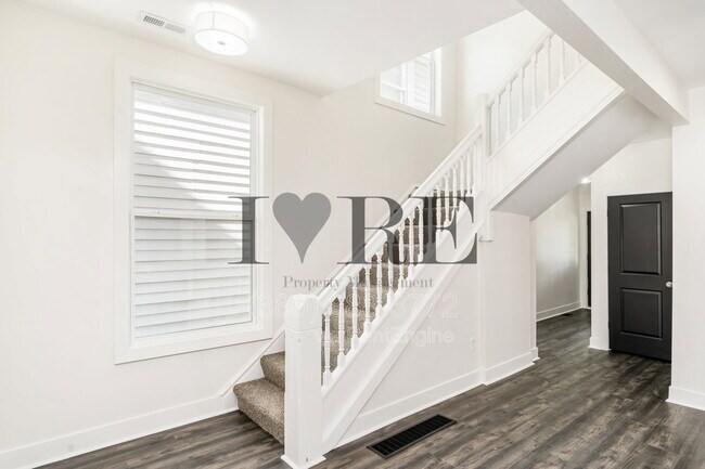 Building Photo - 966 Wilson Ave