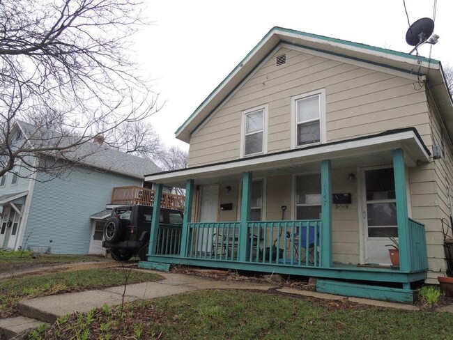 Primary Photo - 1149 Williamson St