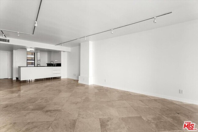Building Photo - 4314 Marina City Dr
