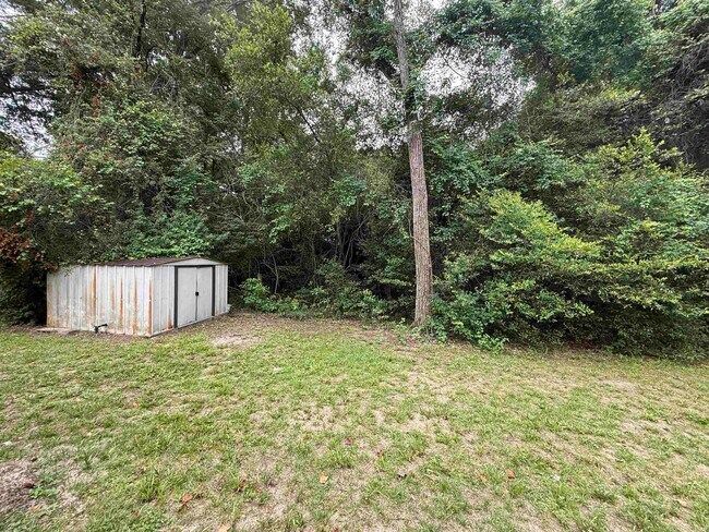 Building Photo - 5525 Springhill Rd