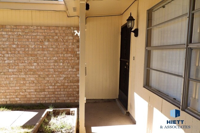 Building Photo - Gorgeous Upper Valley rental home