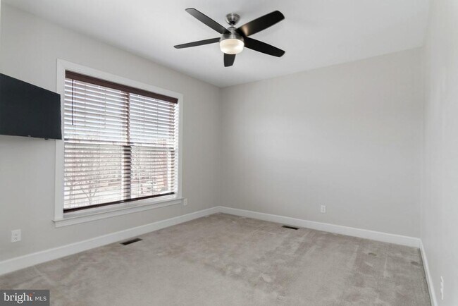 Building Photo - 612 Marina Landing Ln